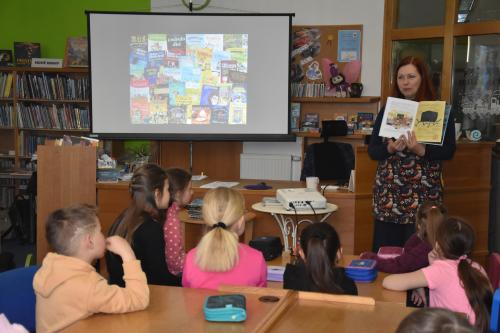 Tři besedy pro 2. třídy dobrušských ZŠ se spisovatelkou Klárou Smolíkovou 
