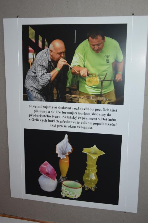 Výstava fotografií Miroslava Holči "Tavení skla dřevem" 